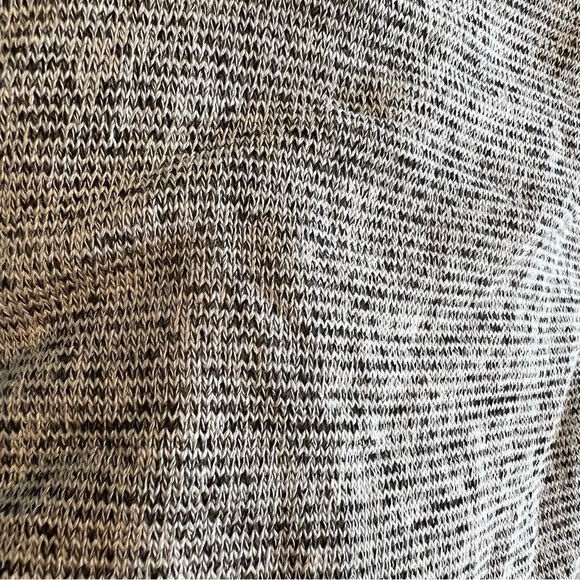 Aiden Y NWT Heather Gray Knit T-Shirt Shark-bite Hem Cap Sleeves Stretchy Comfy - Picture 9 of 11